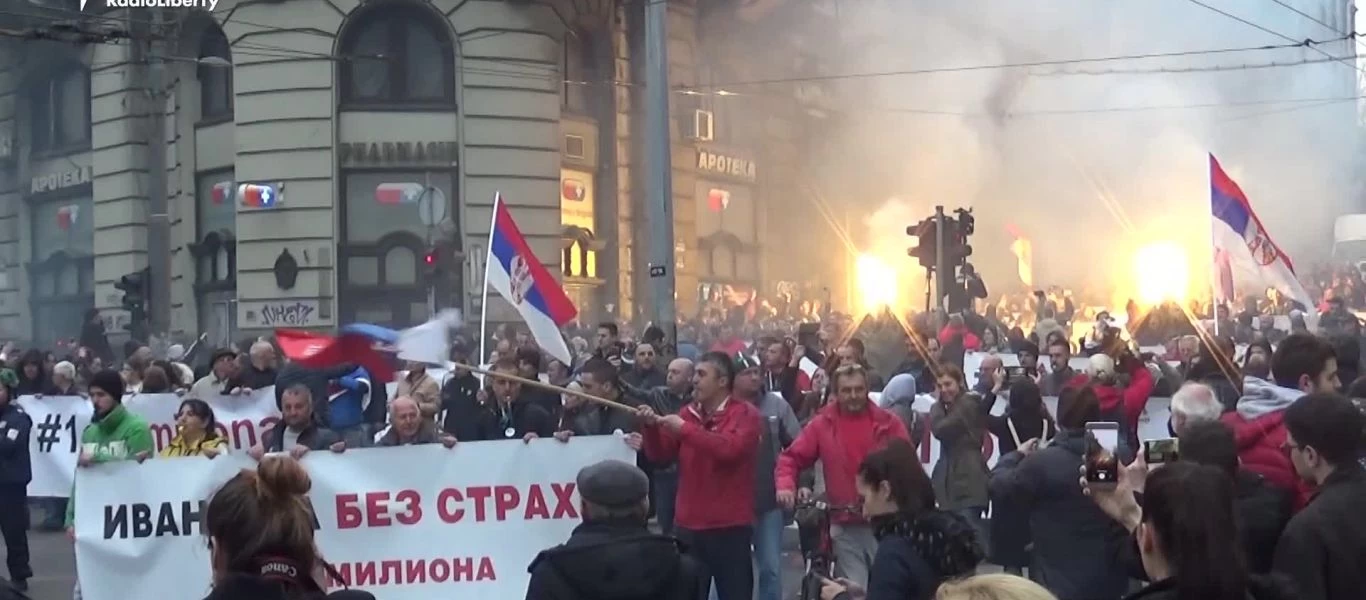 Στους δρόμους οι Σέρβοι - Μεγάλη διαδήλωση για την Ρωσία στο Βελιγράδι: «Η Κριμαία είναι ρωσική»